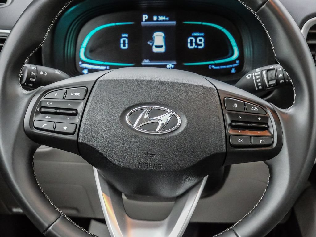 Used 2025 Hyundai Venue SEL FWD image 23