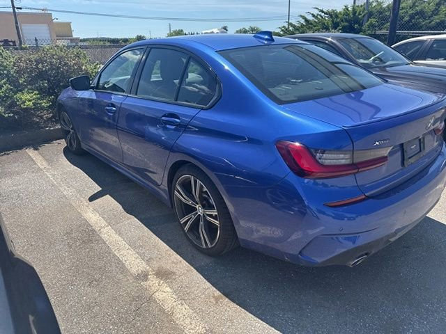 Used 2022 BMW 330i xDrive Sedan w/ M Sport Package AWD/4WD image 3