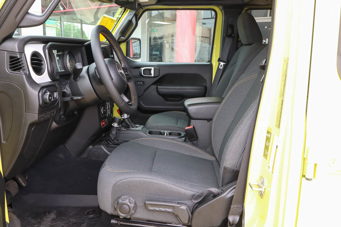 Used 2024 Jeep Wrangler Willys AWD/4WD image 7