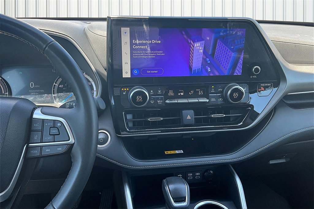 Used 2024 Toyota Highlander XLE image 6