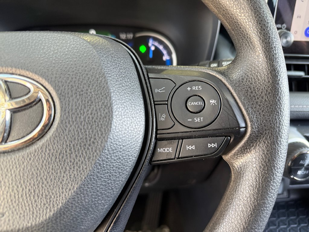 Used 2025 Toyota RAV4 XLE AWD/4WD image 25