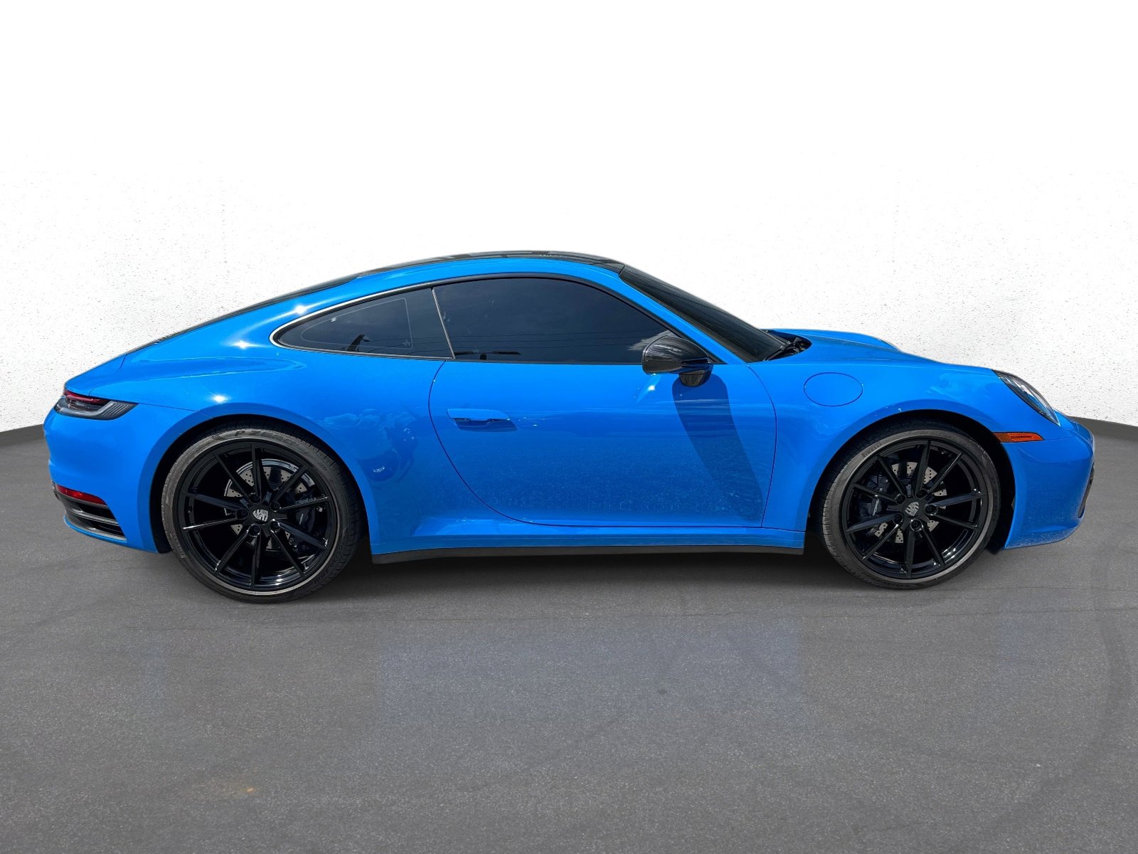 Used 2022 Porsche 911 Carrera RWD image 2