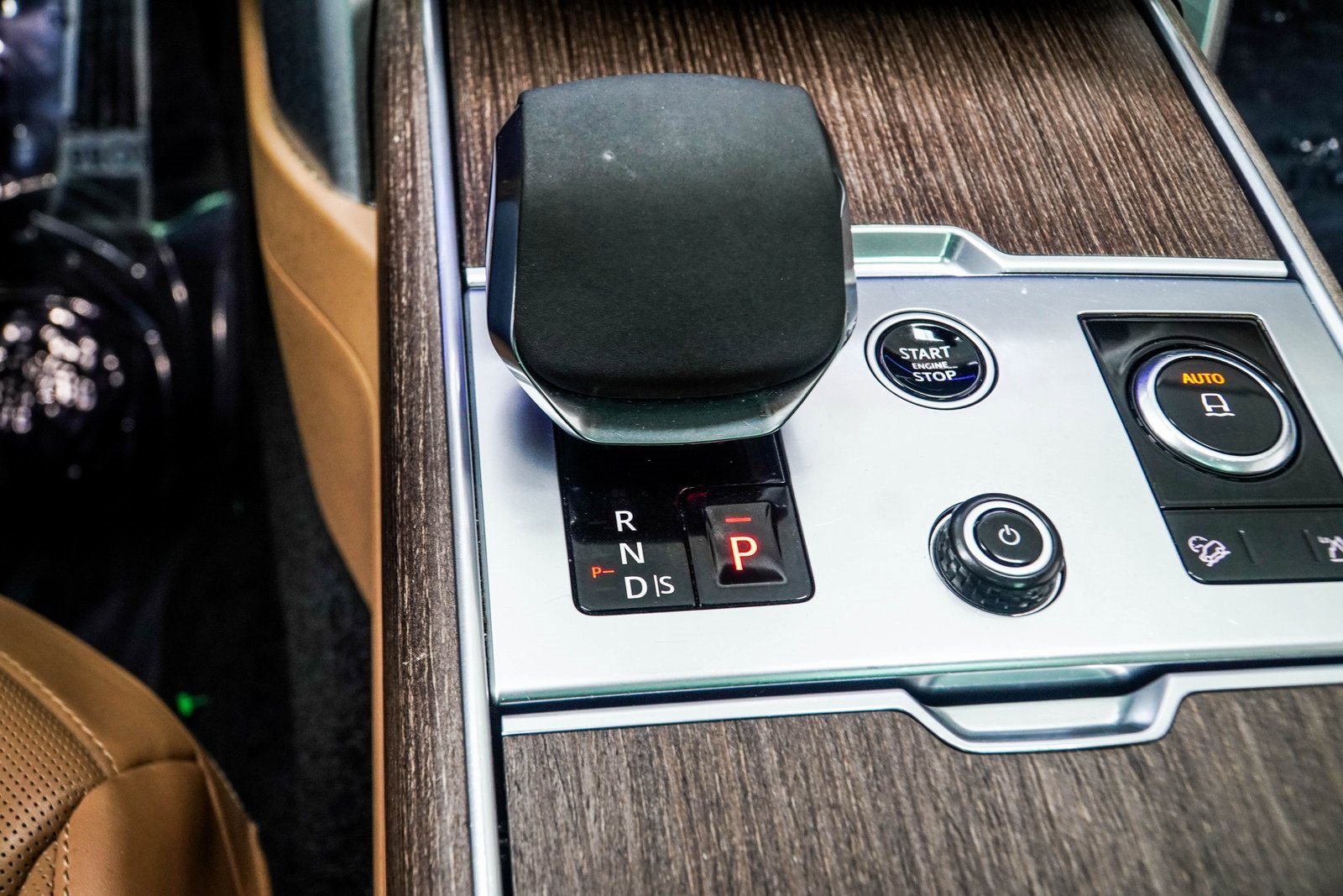 Used 2023 Land Rover Range Rover SE image 18