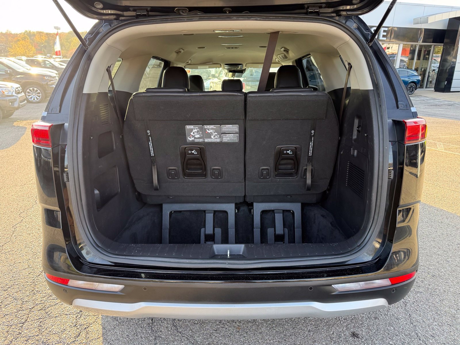 Used 2022 Kia Carnival LX FWD image 41