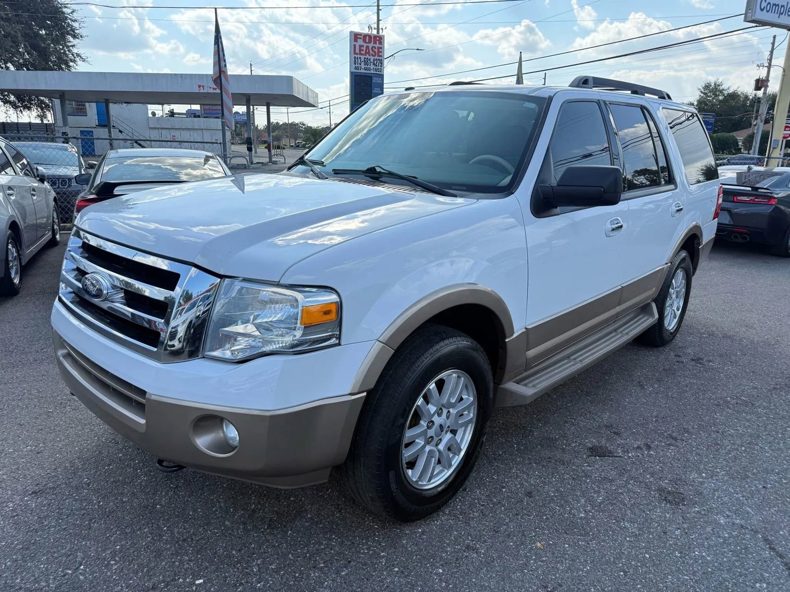 Used 2014 Ford Expedition XLT w/ Equipment Group 202A AWD/4WD image 1
