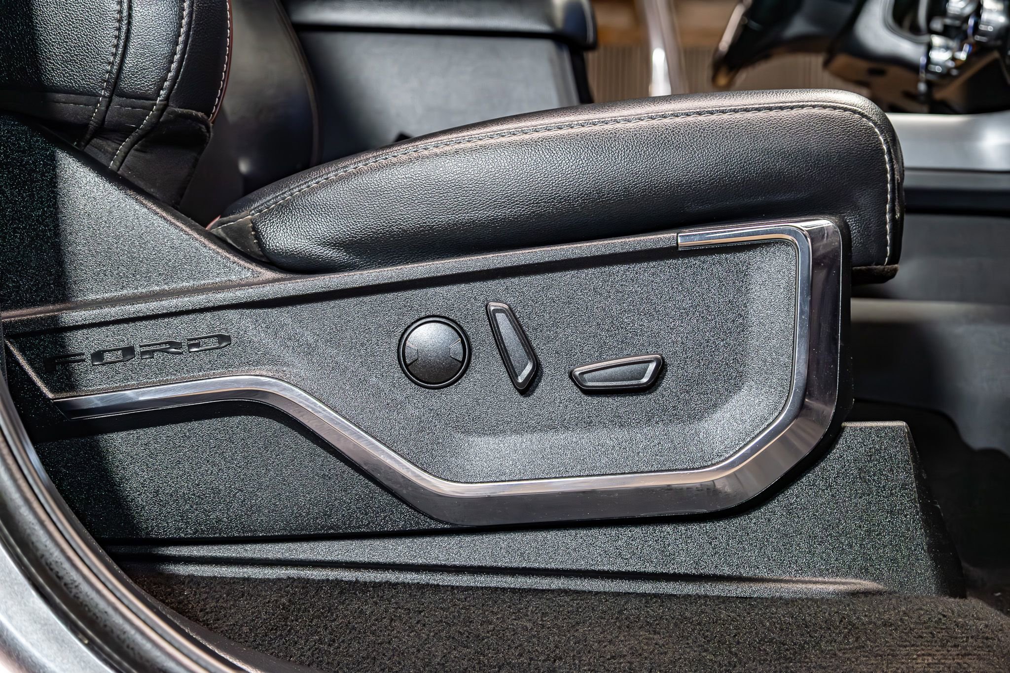 Used 2023 Ford F350 Lariat w/ Lariat Ultimate Package AWD/4WD image 26