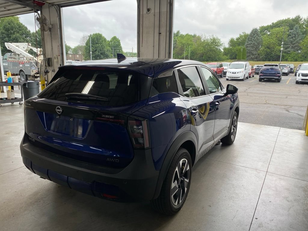 Used 2025 Nissan Kicks SV AWD/4WD image 4