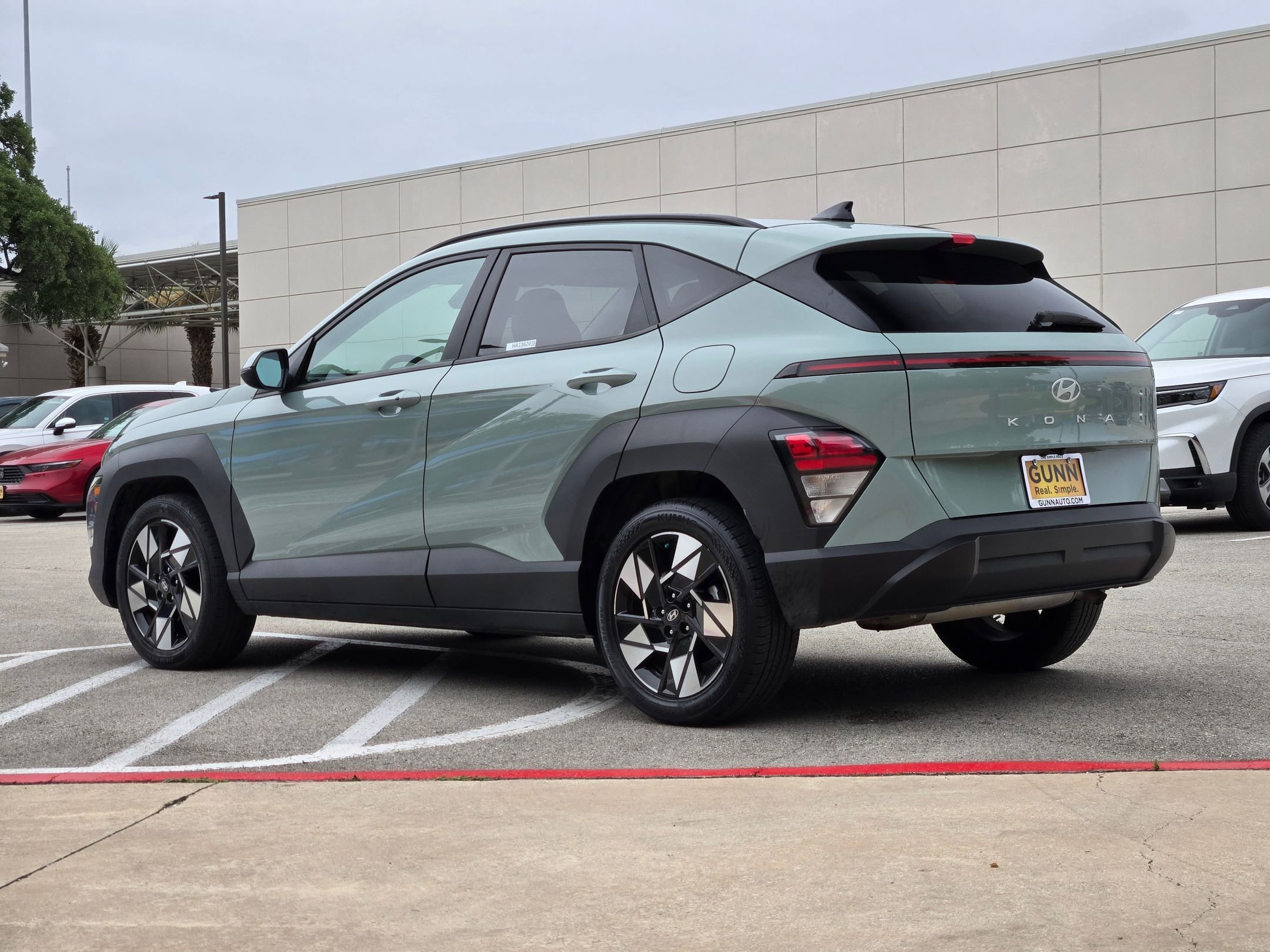 Used 2024 Hyundai Kona SEL FWD image 5