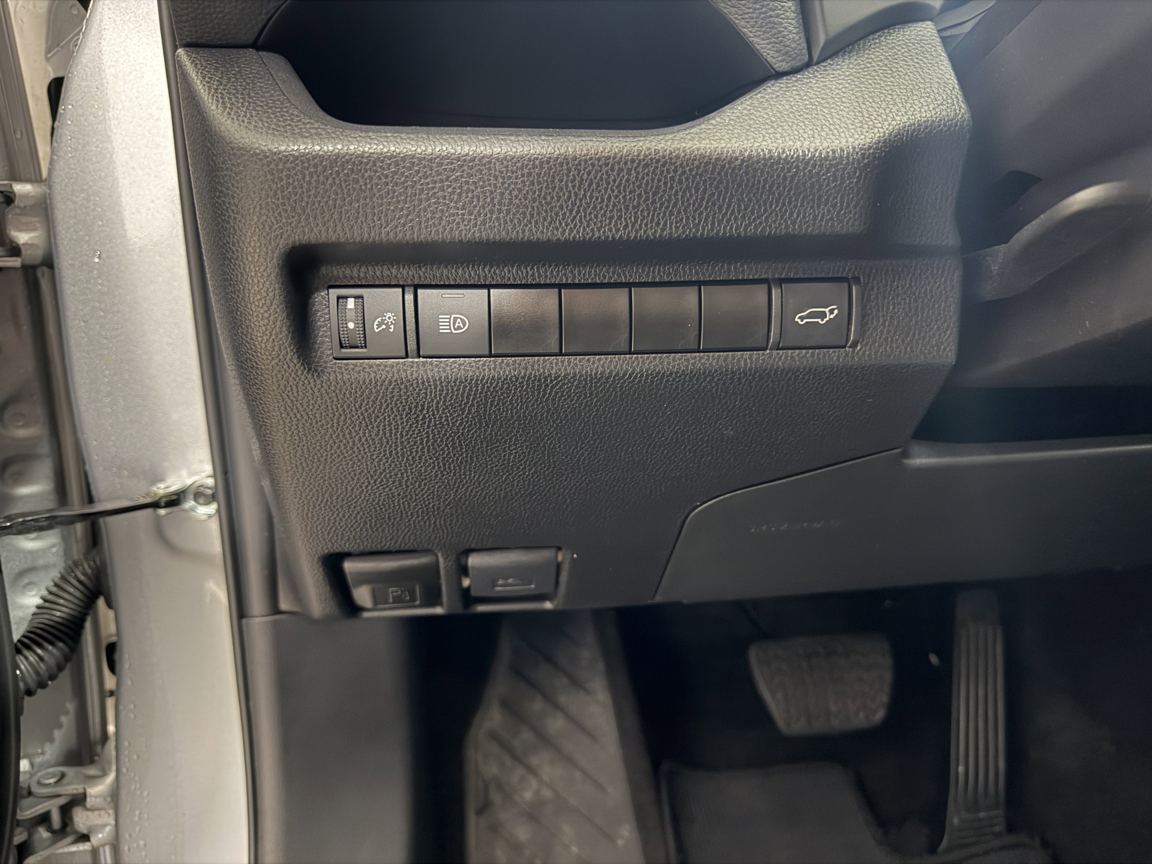 Used 2025 Toyota RAV4 XLE Premium image 13