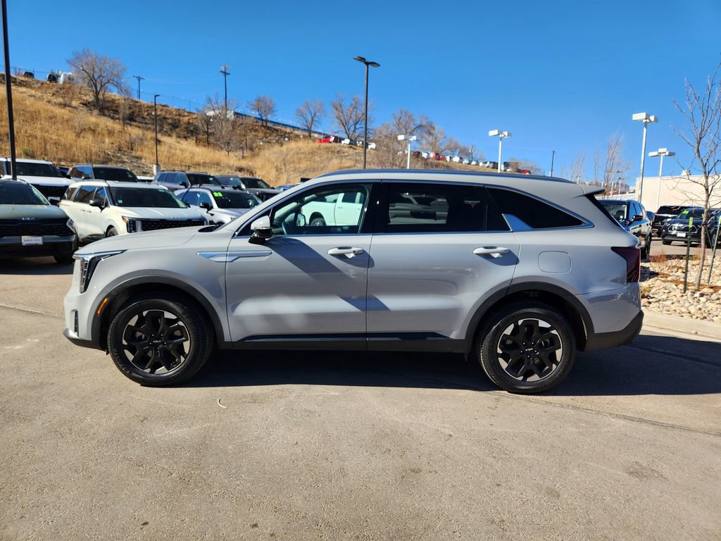 Used 2024 Kia Sorento S w/ Panoramic Sunroof Package image 4