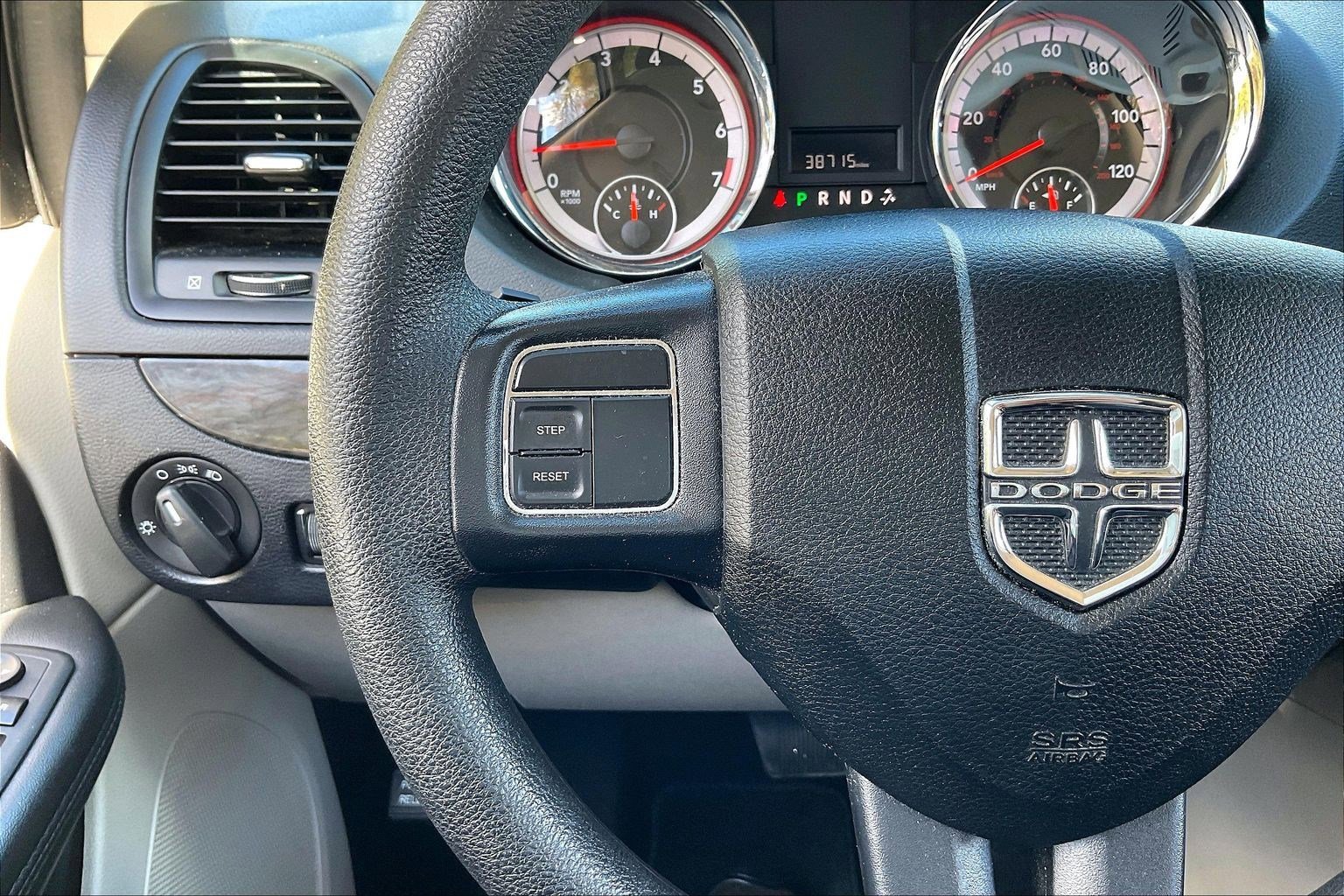 Used 2019 Dodge Grand Caravan SE FWD image 16