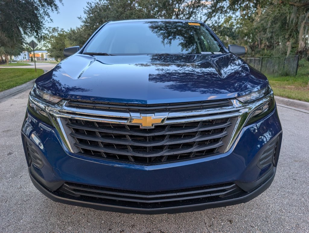 Used 2023 Chevrolet Equinox LS w/ LS Convenience Package FWD image 2