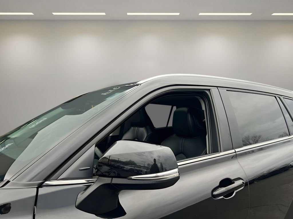Used 2025 Toyota Highlander XLE image 10