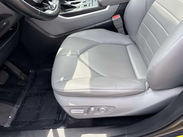 Used 2021 Toyota Highlander XLE AWD/4WD image 15