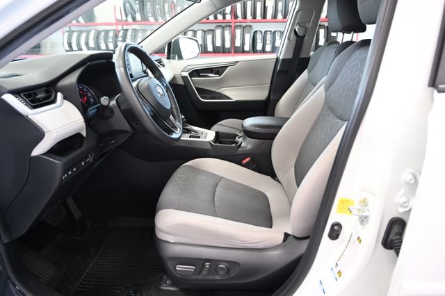 Used 2021 Toyota RAV4 XLE w/ Convenience Package AWD/4WD image 10