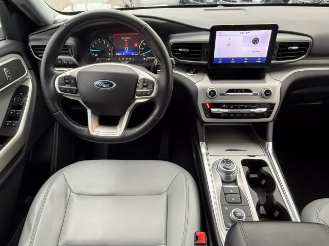 Certified 2021 Ford Explorer XLT w/ Equipment Group 202A AWD/4WD image 8