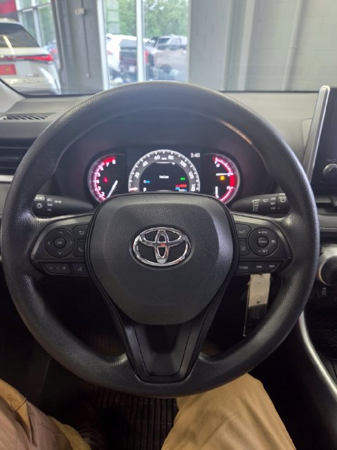 Used 2025 Toyota RAV4 LE AWD/4WD image 14
