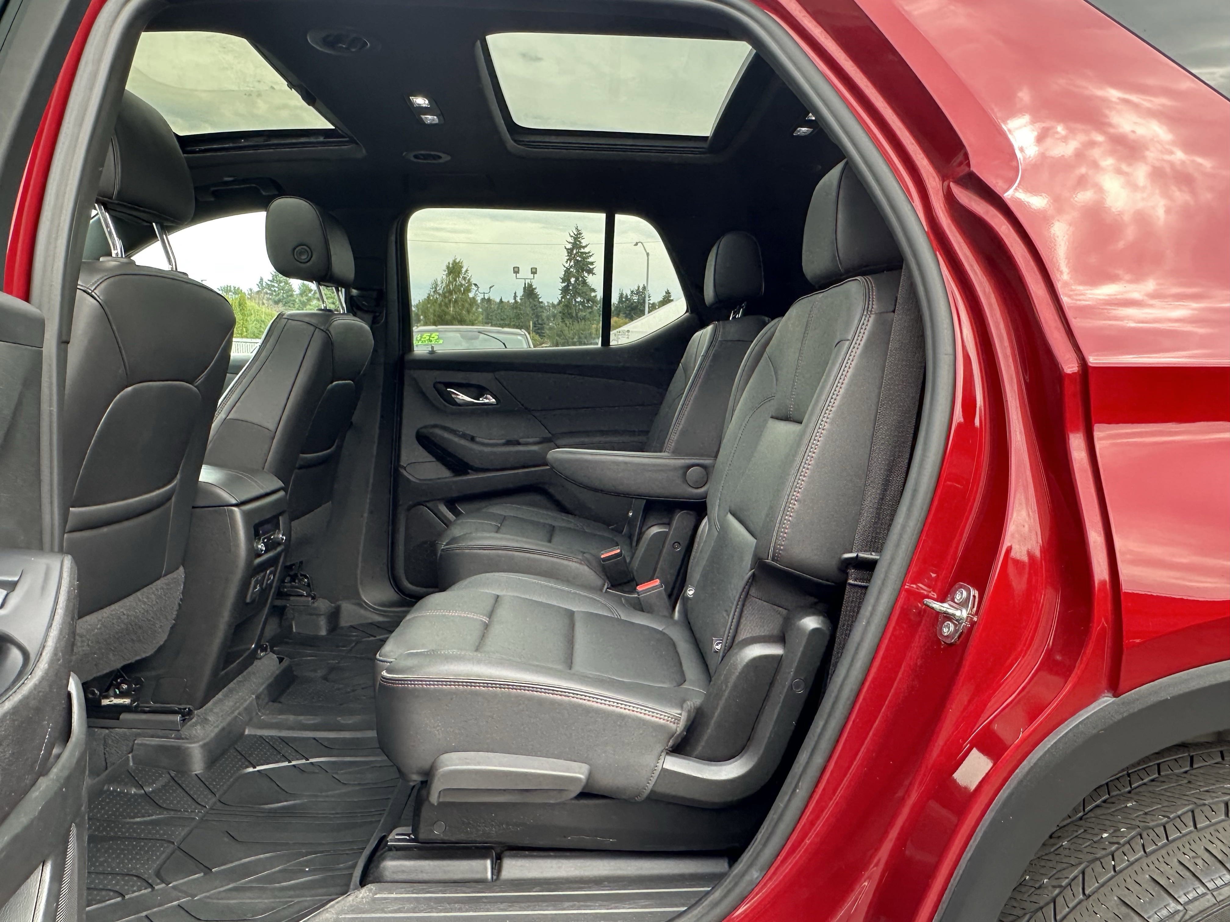 Used 2023 Chevrolet Traverse RS image 18