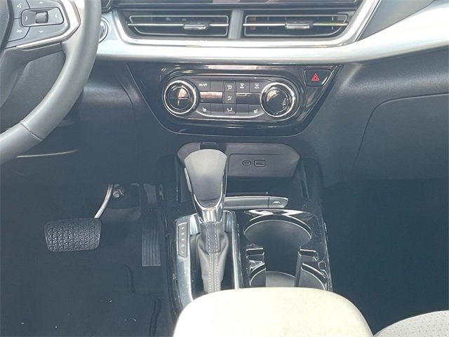 Used 2025 Chevrolet Trax LT w/ LT Convenience Package image 11