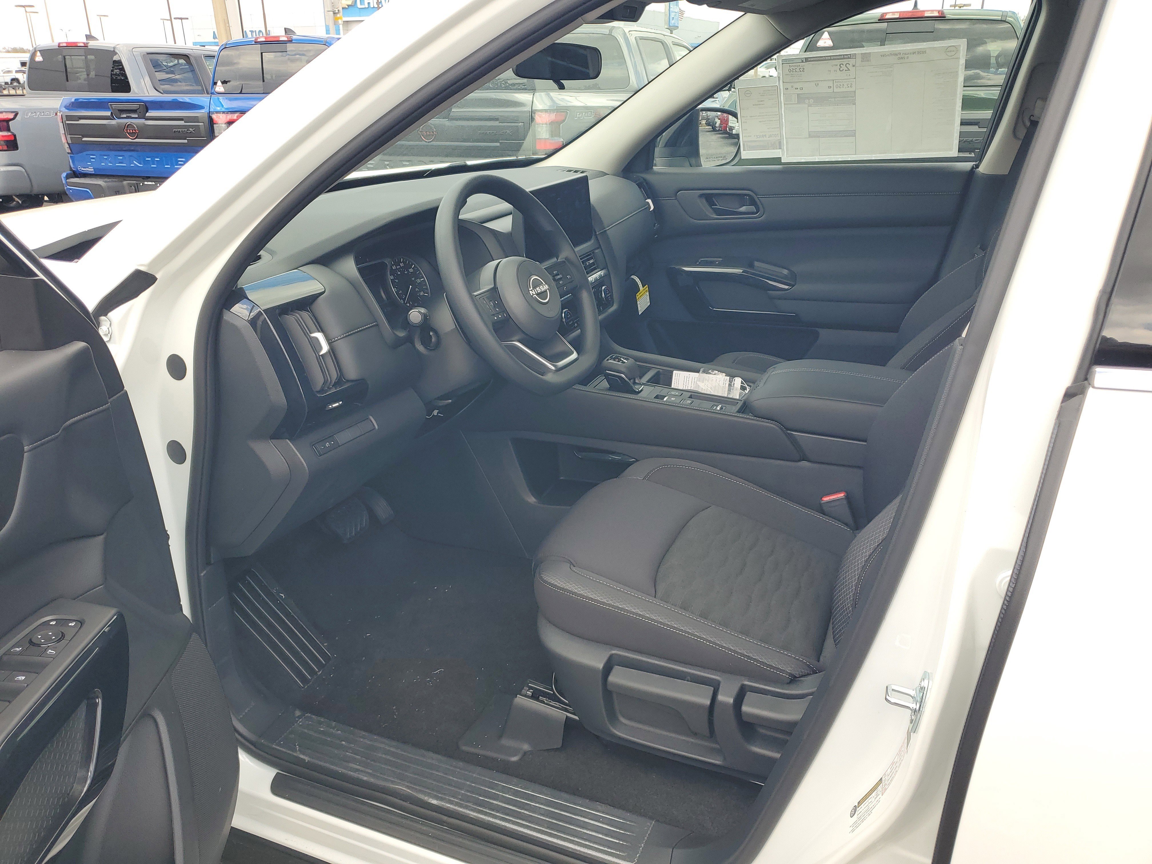 New 2026 Nissan Pathfinder S image 8