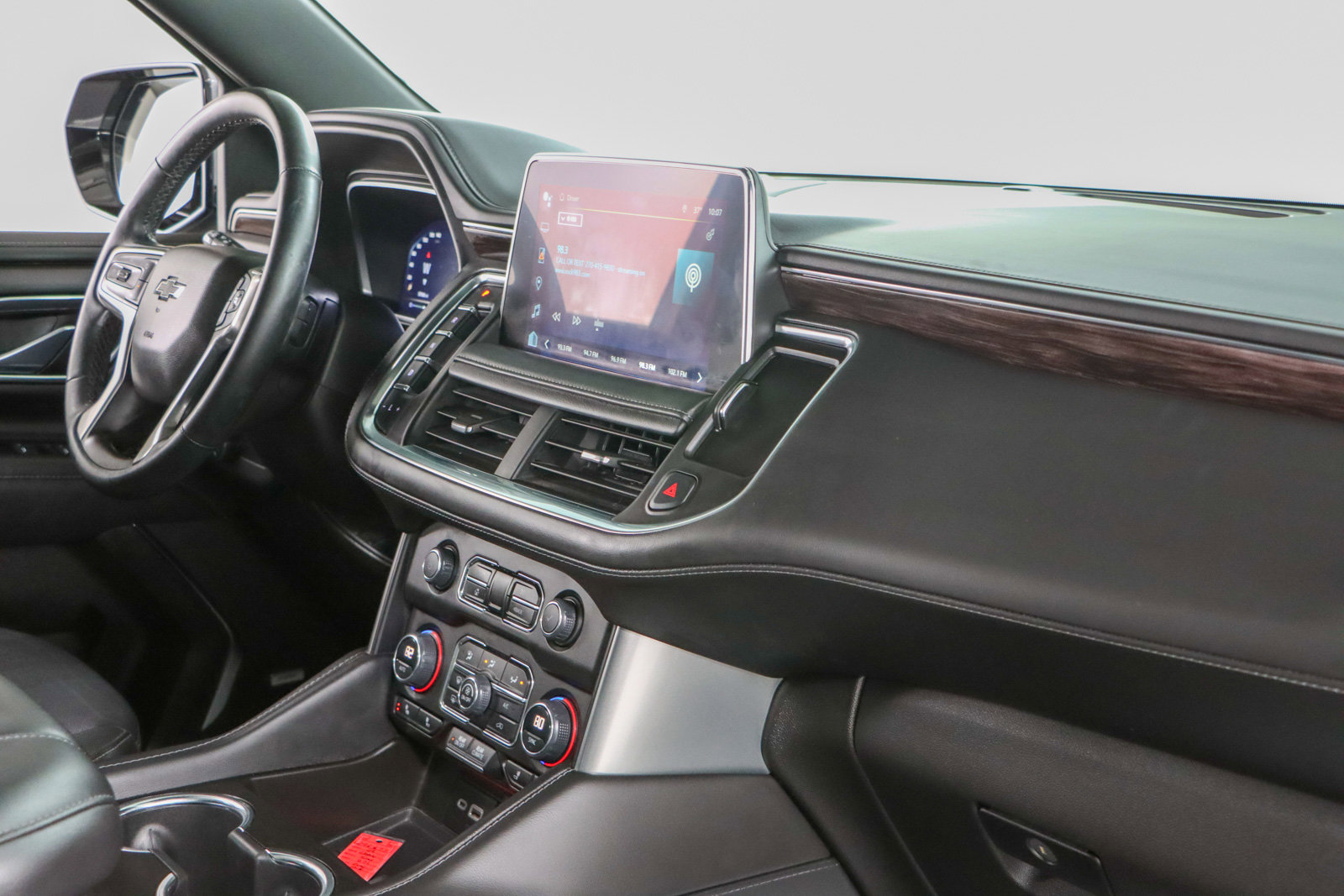 Used 2023 Chevrolet Tahoe Z71 w/ Luxury Package image 30