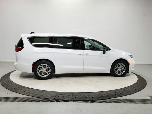 Used 2024 Chrysler Pacifica Limited image 8