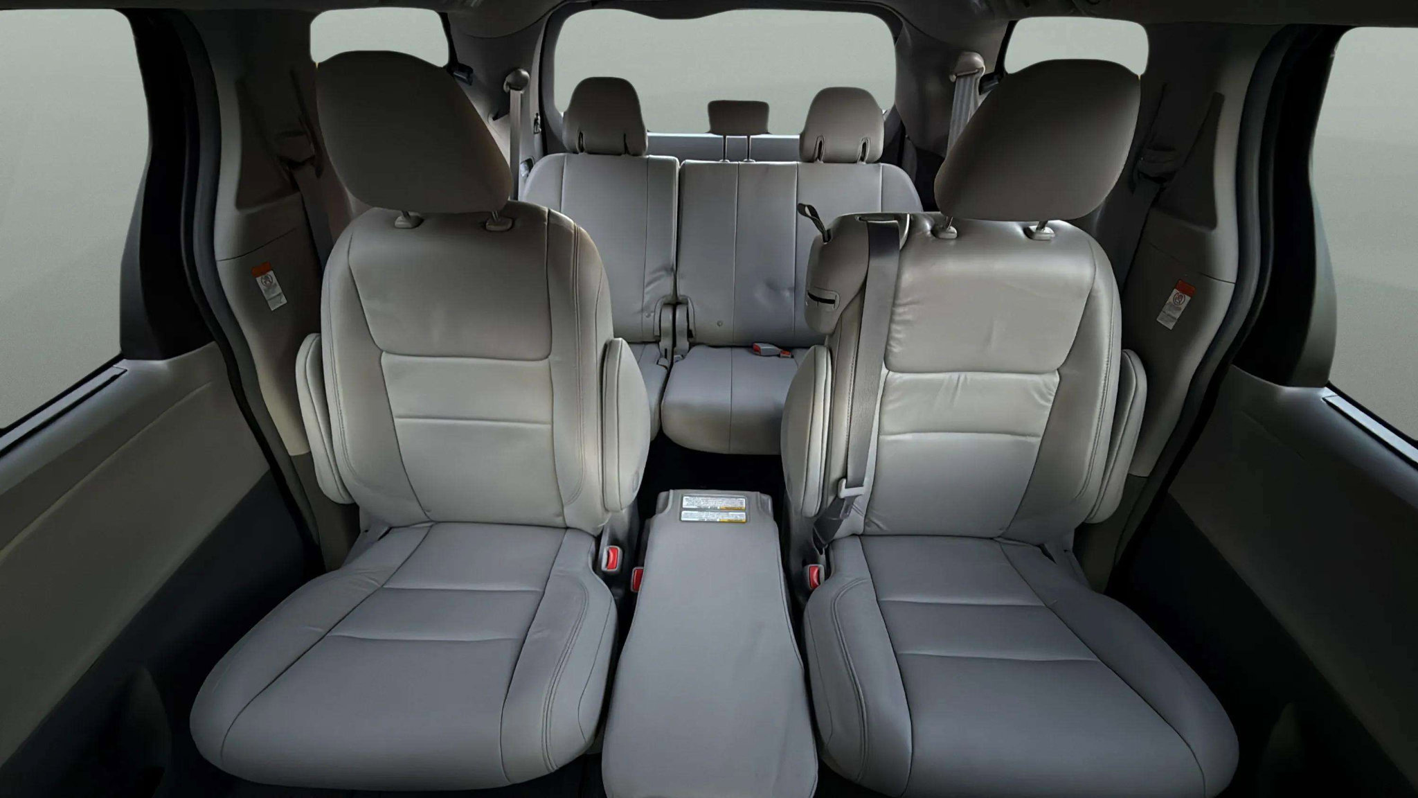 Used 2018 Toyota Sienna XLE image 35