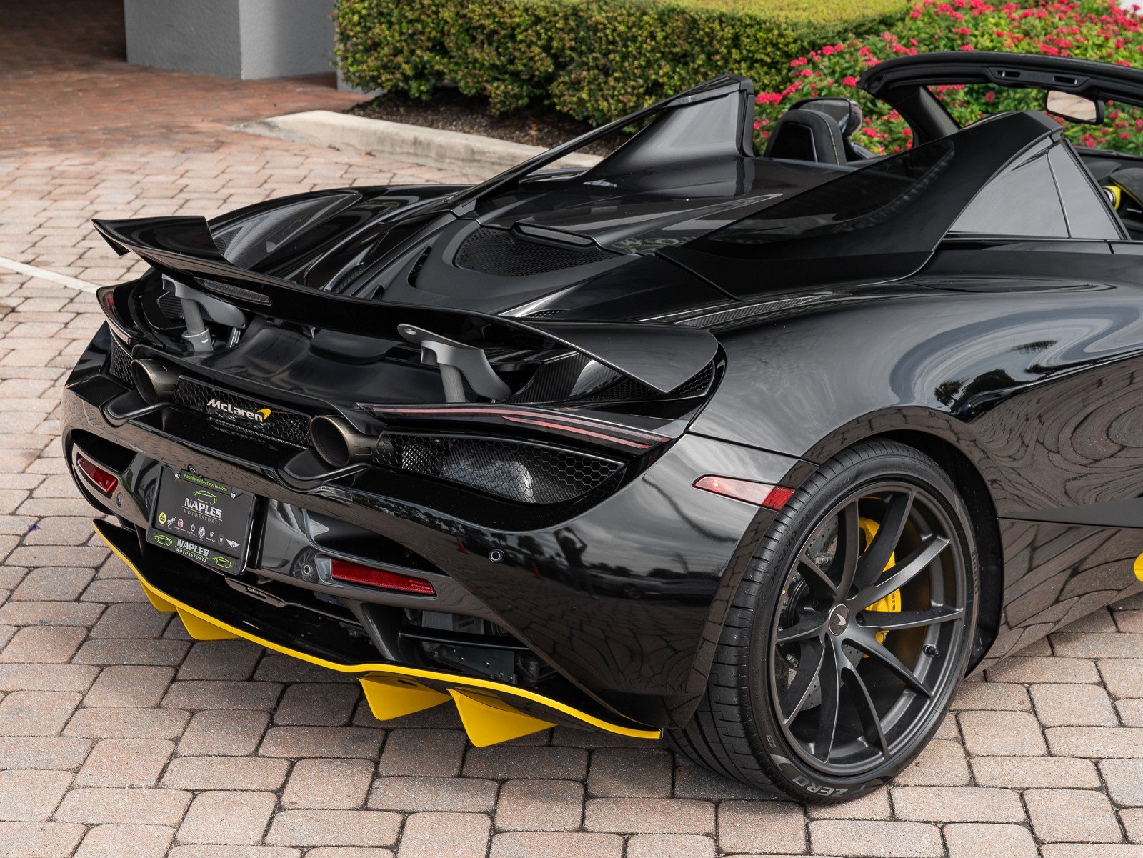 Used 2022 McLaren 720S Spider image 3