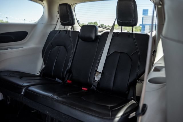 Used 2023 Chrysler Pacifica Touring-L FWD image 29