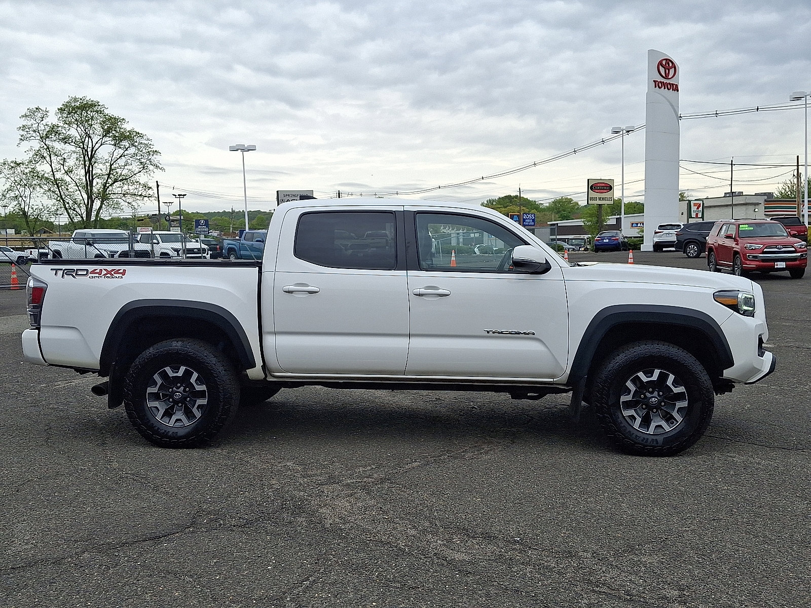 Used 2023 Toyota Tacoma TRD Off-Road w/ TRD Premium Off Road Package AWD/4WD image 8