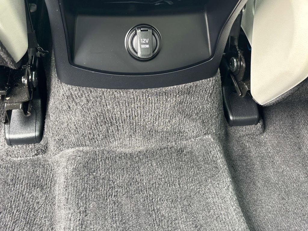 Used 2025 Kia Sorento S w/ Panoramic Sunroof Package image 12