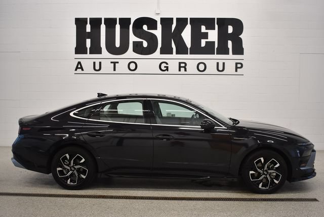 Used 2025 Hyundai Sonata SEL FWD image 2