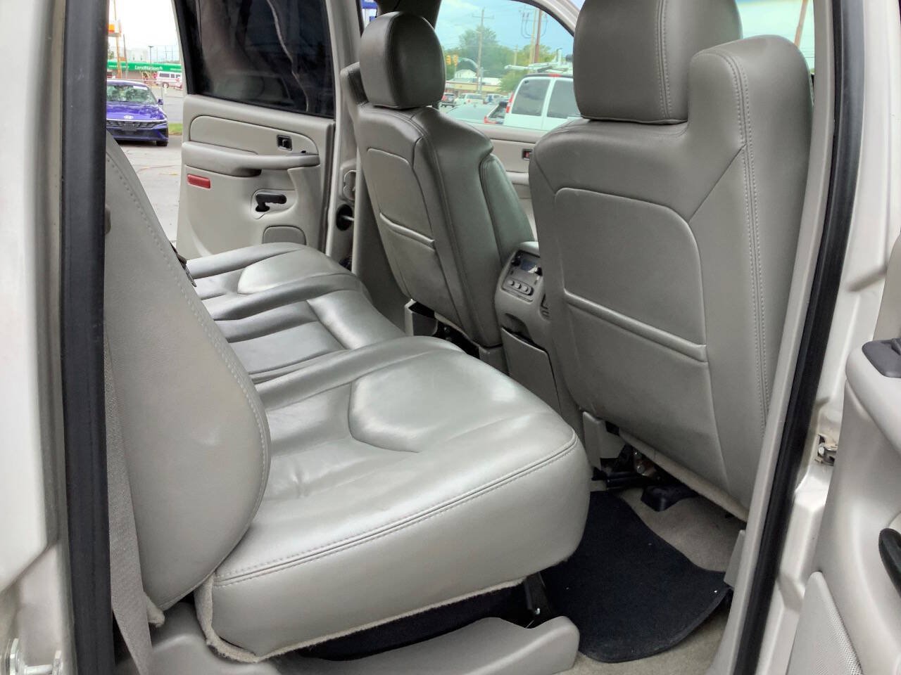 Used 2006 GMC Sierra 2500 SLE w/ Onstar Plus Package AWD/4WD image 43