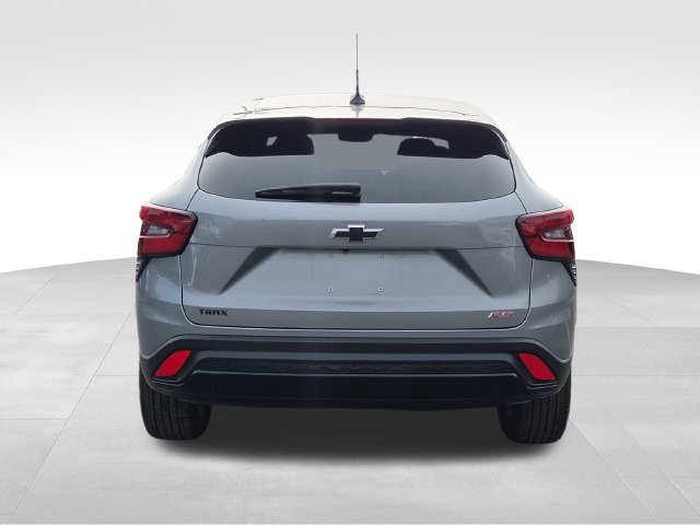 Used 2024 Chevrolet Trax RS w/ Sunroof Package FWD image 4
