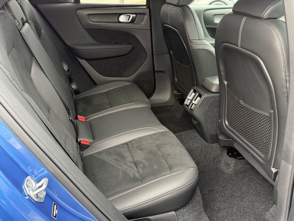 Used 2020 Volvo XC40 T5 R-Design w/ Protection Package Premier image 15