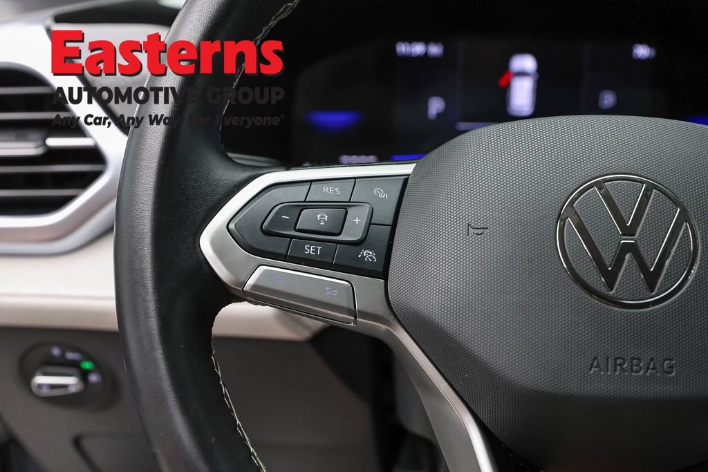 Used 2025 Volkswagen Taos SE AWD/4WD image 15
