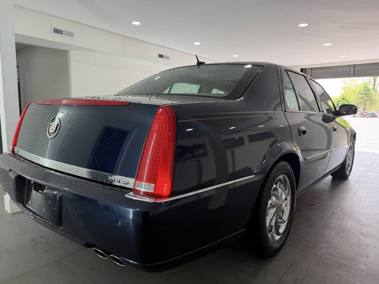 Used 2007 Cadillac DTS Luxury I w/ Trunk Convenience Package FWD image 9