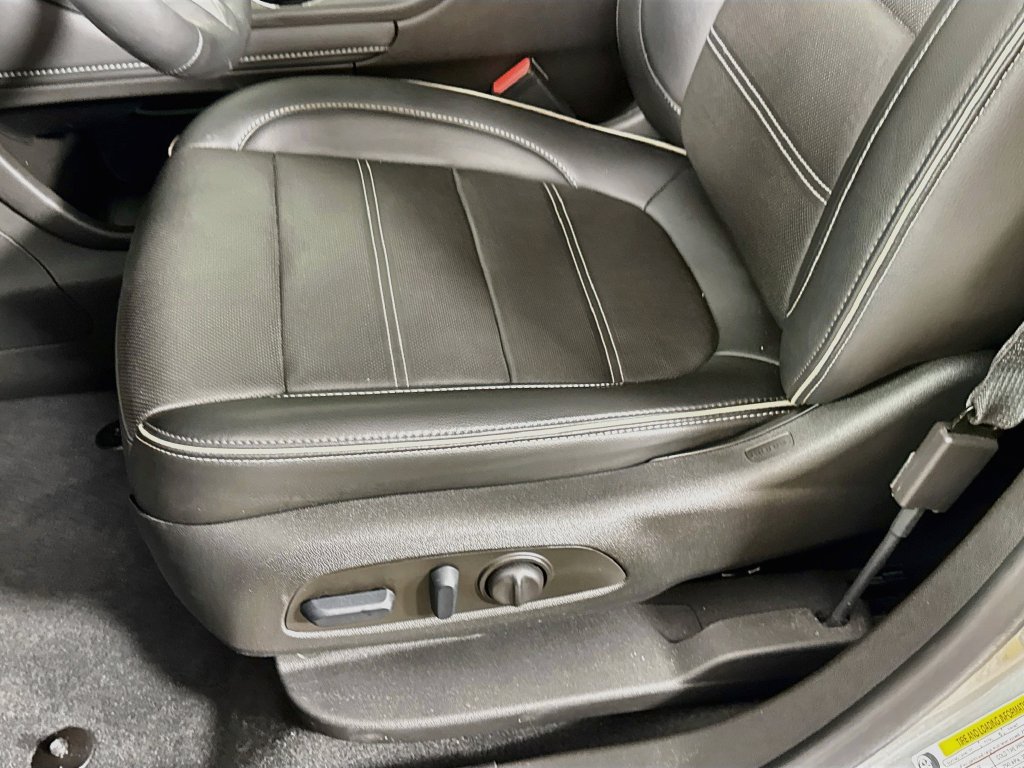 Used 2023 GMC Acadia Denali w/ Denali Ultimate Package FWD image 23
