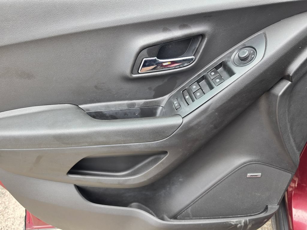Used 2016 Chevrolet Trax LT w/ LT Sun and Sound Package AWD/4WD image 5