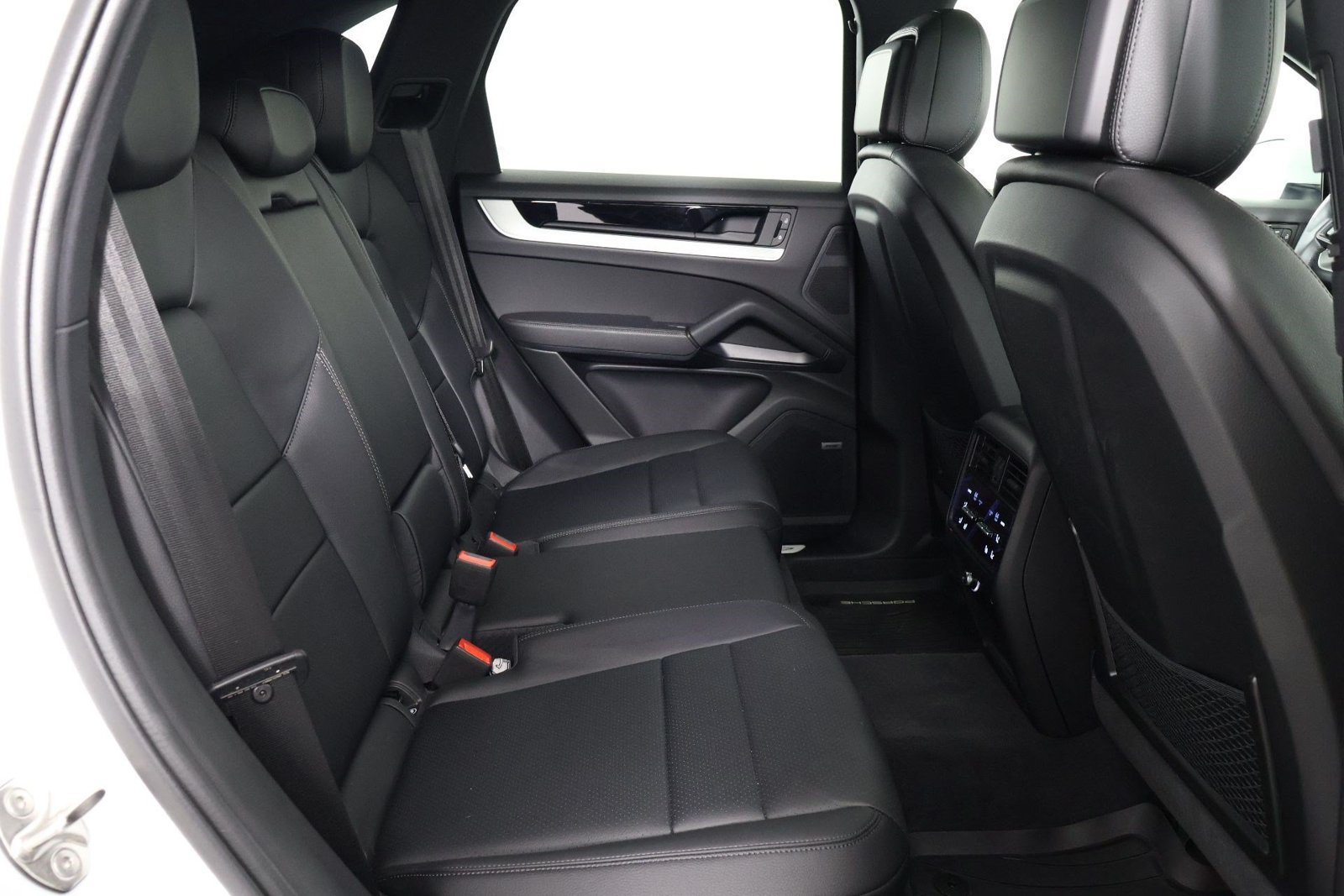 Certified 2026 Porsche Cayenne AWD/4WD image 32