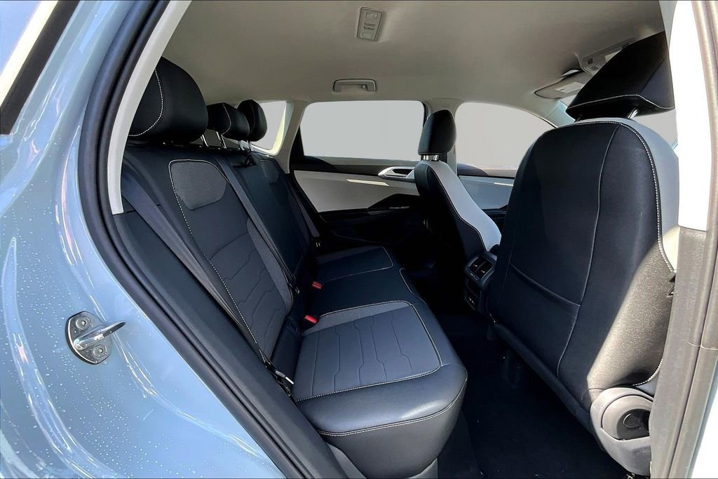 New 2026 Volkswagen Taos SE image 24