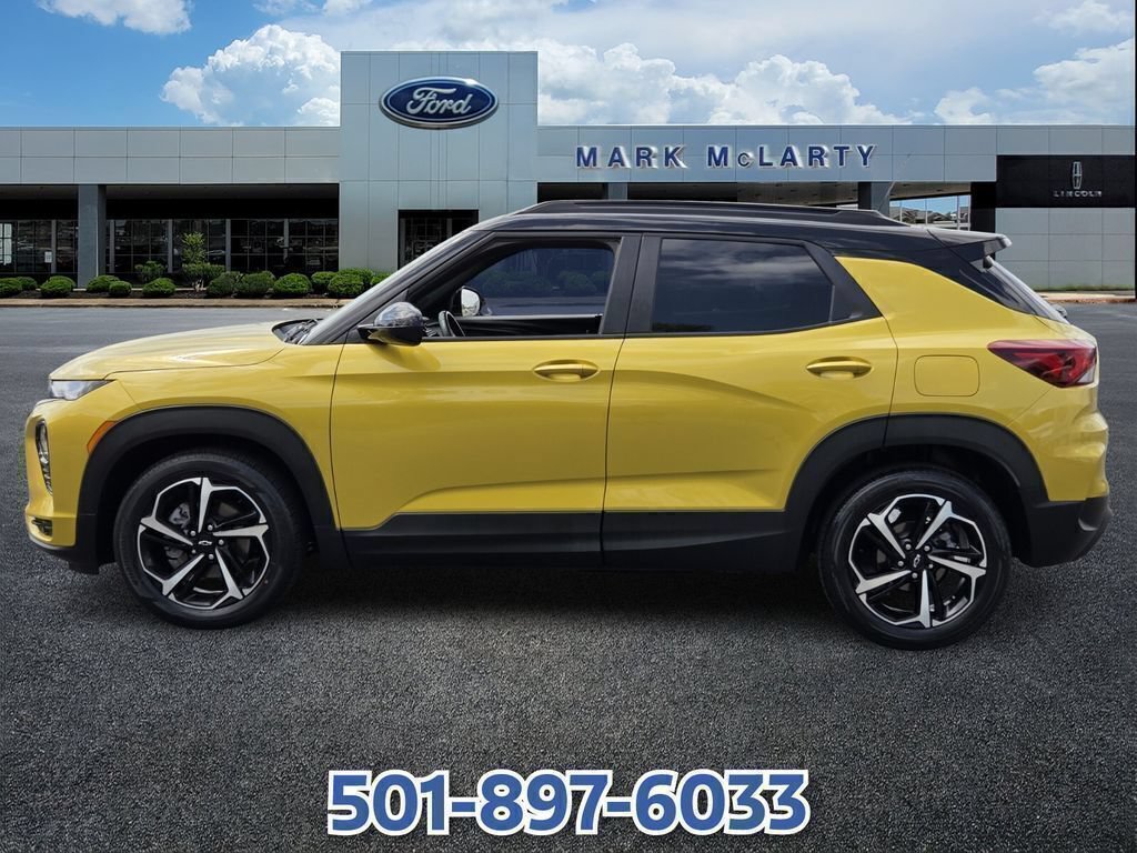 Used 2023 Chevrolet TrailBlazer RS w/ Sun and Liftgate Package FWD image 2
