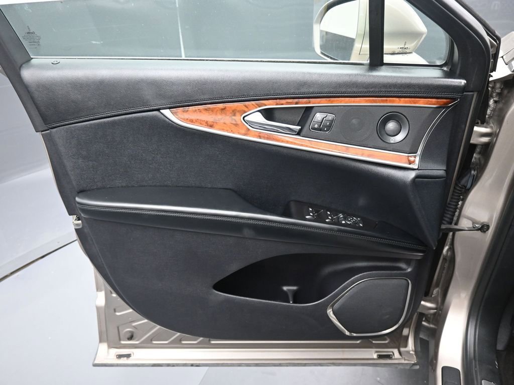 Used 2019 Lincoln Nautilus Reserve image 13