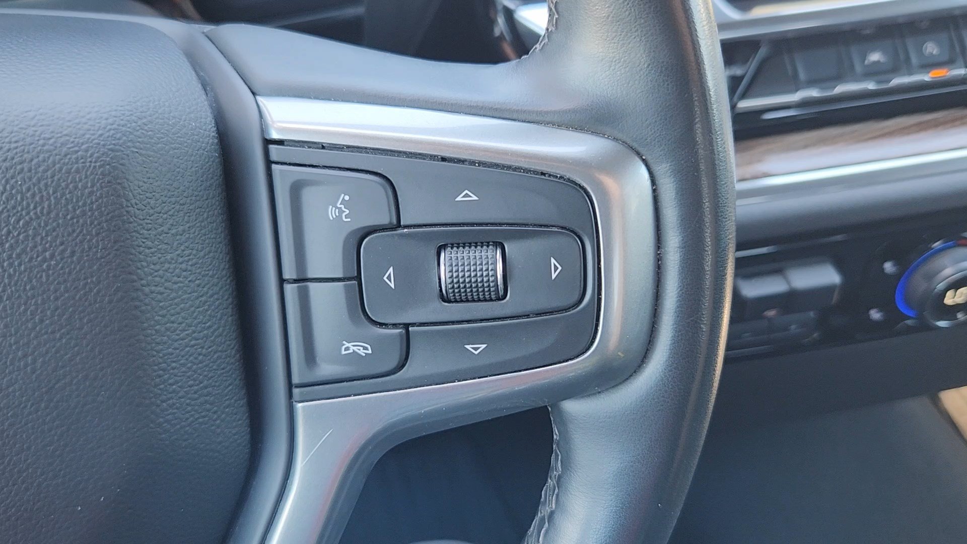 Used 2025 Chevrolet Silverado 1500 LT AWD/4WD image 13