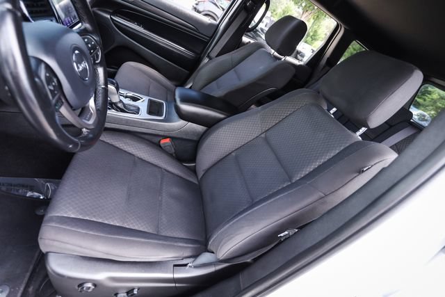 Used 2020 Jeep Grand Cherokee Laredo AWD/4WD image 40