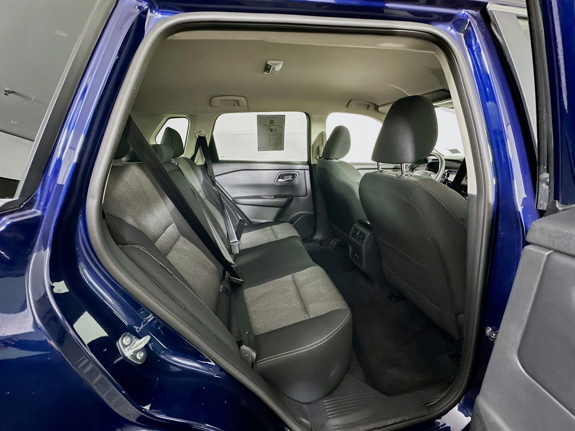 Used 2025 Nissan Rogue SV image 29