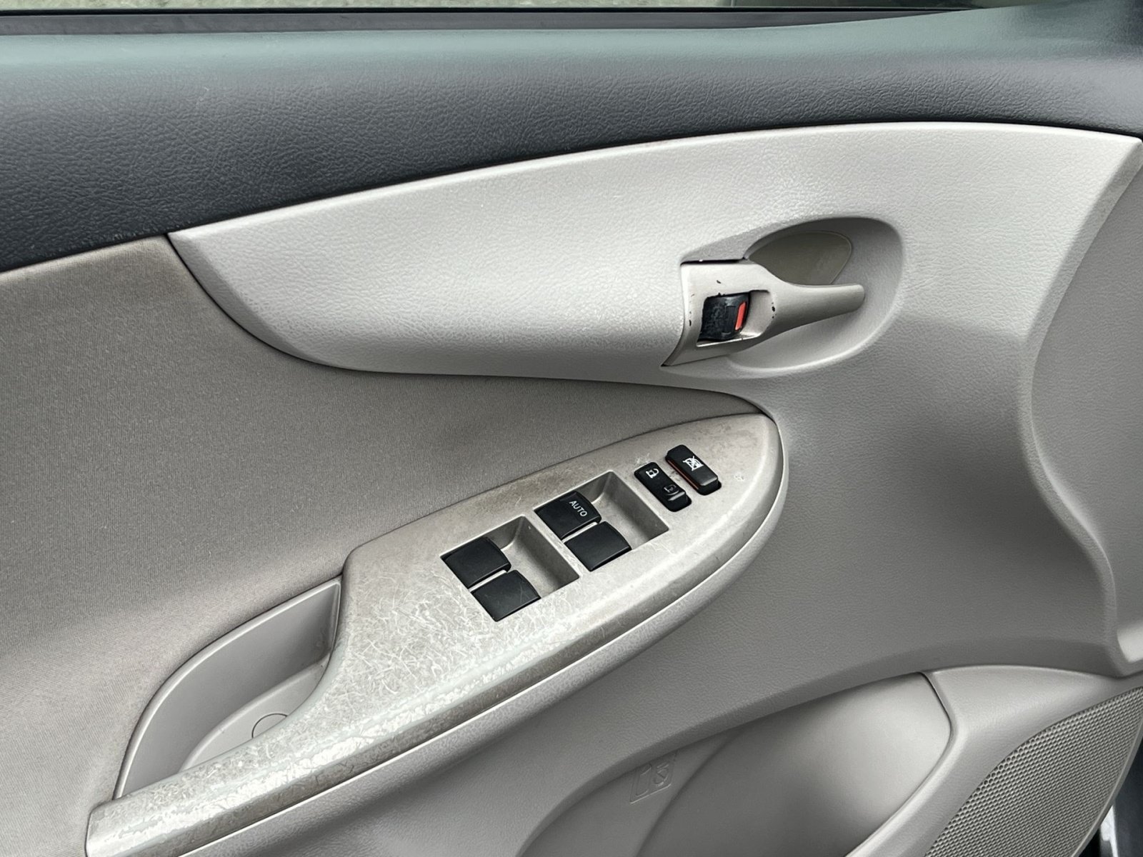 Used 2013 Toyota Corolla LE FWD image 14