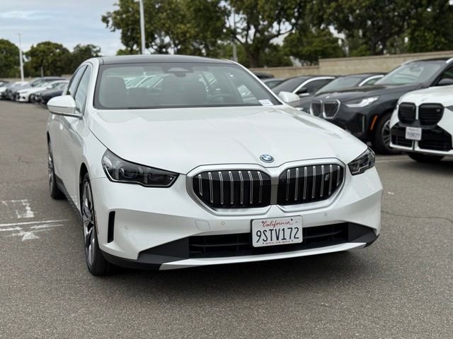 Used 2025 BMW i5 xDrive40 w/ Premium Package image 5
