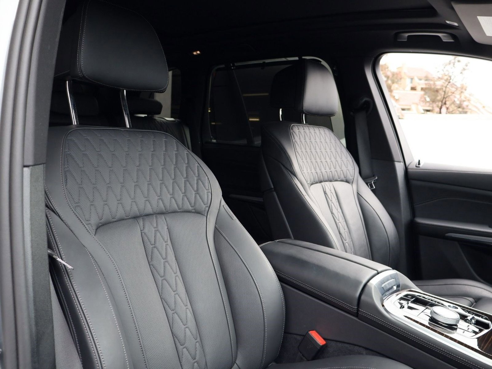 Used 2025 BMW X5 xDrive50e w/ Executive Package image 24