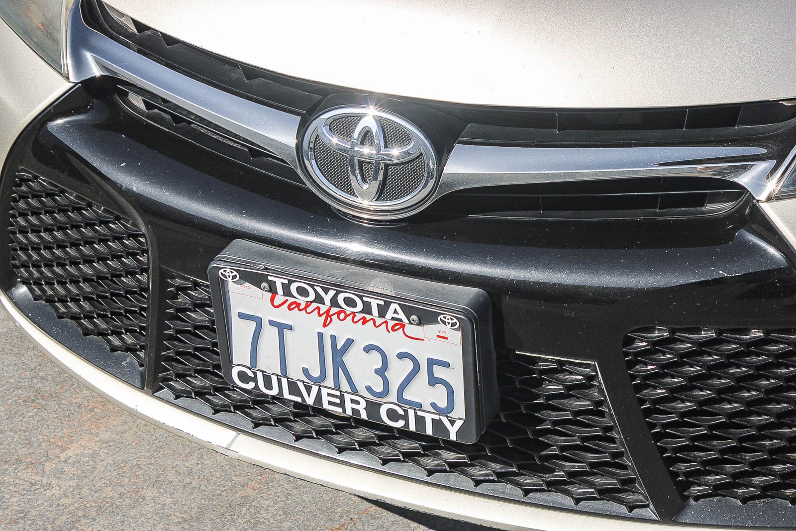 Used 2015 Toyota Camry SE FWD image 6